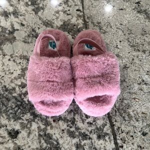 Extremely me pink slippers